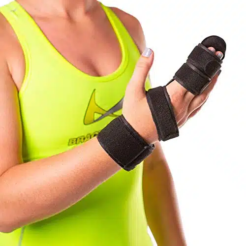 BraceAbility Two Finger Immobilizer   Hand and Buddy Splint Cast for Broken Joints, Mallet or Trigger Finger Extension, Sprains and Contractures to Straighten Middle, Index and Pinky Knuckles (M)