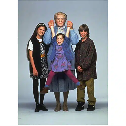 Mara Wilson Posing with Robin Williams and Cast in Mrs. Doubtfire All Smiles x Inch Photo